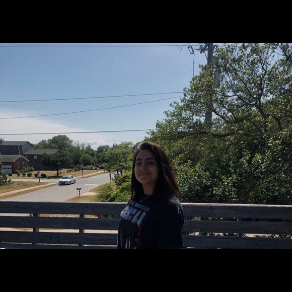 Meet your Posher, Andrea - Picture 1 of 1